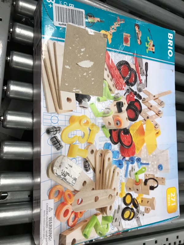 Photo 2 of BRIO Builder 34589 - Builder Creative Set - 271 Piece Construction Set STEM Toy with Wood and Plastic Pieces for Kids Age 3 and Up