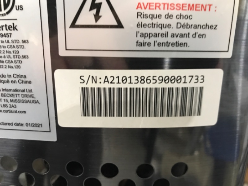 Photo 4 of Frigidaire EFIC117-SSBLACK-COM EFIC117-SSBLACK 26 Lbs Portable Compact Maker, Stainless Steel Ice Making Machine, Medium, Black Stainless