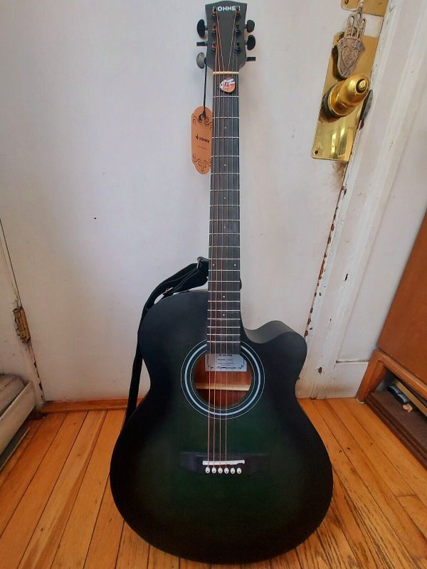 Photo 1 of  Donne Guitar Green and Black with Amplifier 
