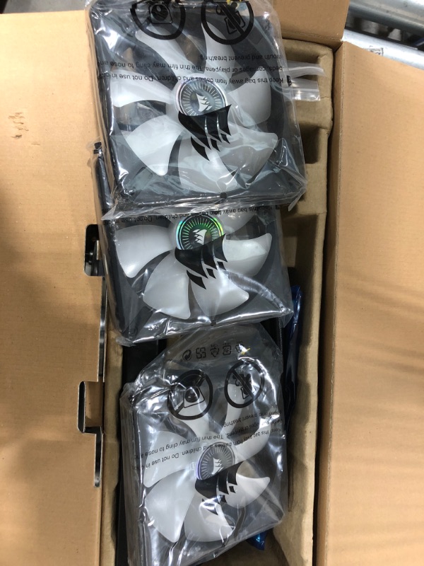 Photo 4 of CORSAIR iCUE H170i ELITE LCD Display Liquid CPU Cooler-Custom IPS LCD Screen-48 Dynamic RGB LEDs-140mm Fans -420mm Radiator-COMMANDER CORE Smart Lighting Controller
