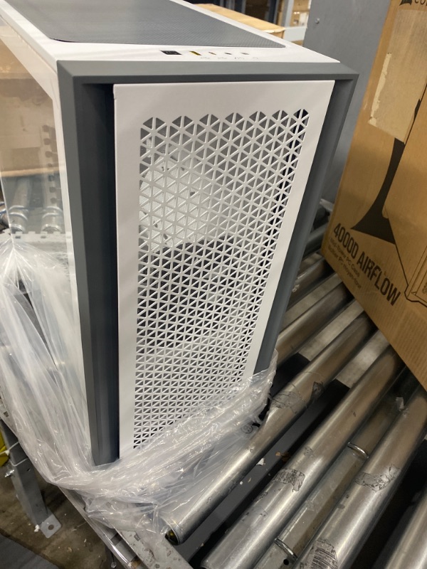 Photo 3 of Corsair 4000D Airflow White Steel / Plastic / Tempered Glass ATX Mid Tower Computer Case