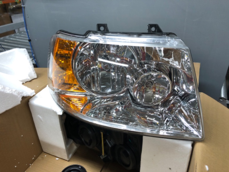 Photo 3 of DWVO Headlight Assembly Compatible with 2003 2004 2005 2006/03 04 05 06 Ford Expedition (Chrome Housing Clear Lens)