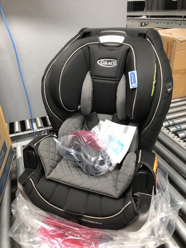 Photo 2 of Graco Extend2Fit 3 in 1 Car Seat Ride Rear Facing Longer with Extend2Fit