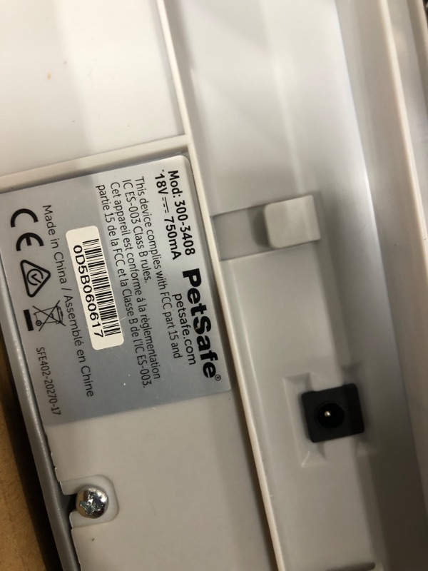 Photo 1 of ***MISSING COMPONENTS*** PetSafe ScoopFree Self-Cleaning Cat Litter Box - Never Scoop Litter Again - Hands-Free Cleanup with Disposable Crystal Tray - Less Tracking, Better Odor Control - Health Counter Helps Monitor Your Cat
