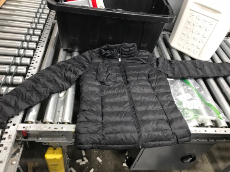 Photo 1 of Amazon Essentials Women's Lightweight Long-Sleeve Water-Resistant Puffer Jacket
