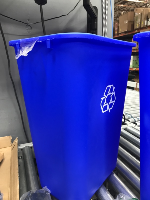 Photo 1 of 13 gallon recycle bin