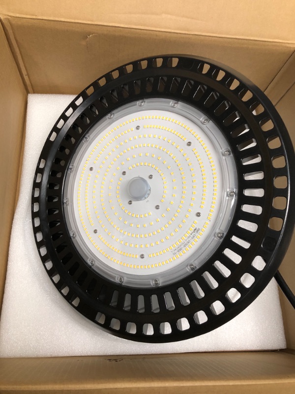 Photo 2 of G GJIA UFO LED High Bay Light 200W 30000LM 5000K DLC/ETL Listed Commercial Lights 150LM/W 1-10v Dimmer High Bay LED Light IP65 Warehouse Workshop 6' Cable 100-277V 200W-DLC