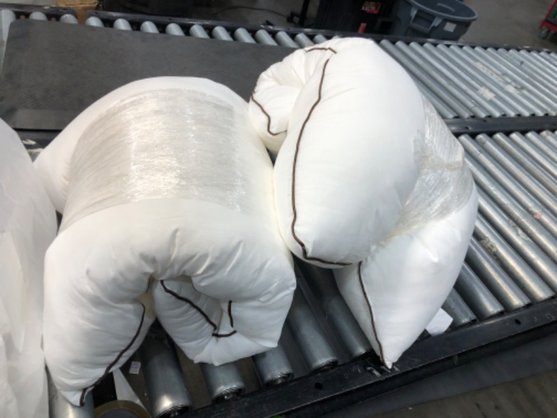 Photo 1 of **needs cleaning**
JOLLYVOGUE King Size Pillows for Sleeping Set of 2, Soft and Supportive Bed Pillows for Side Back Stomach Sleeper, Down Alternative Hotel Collection Pillows 2 Pack King (Pack of 2)
