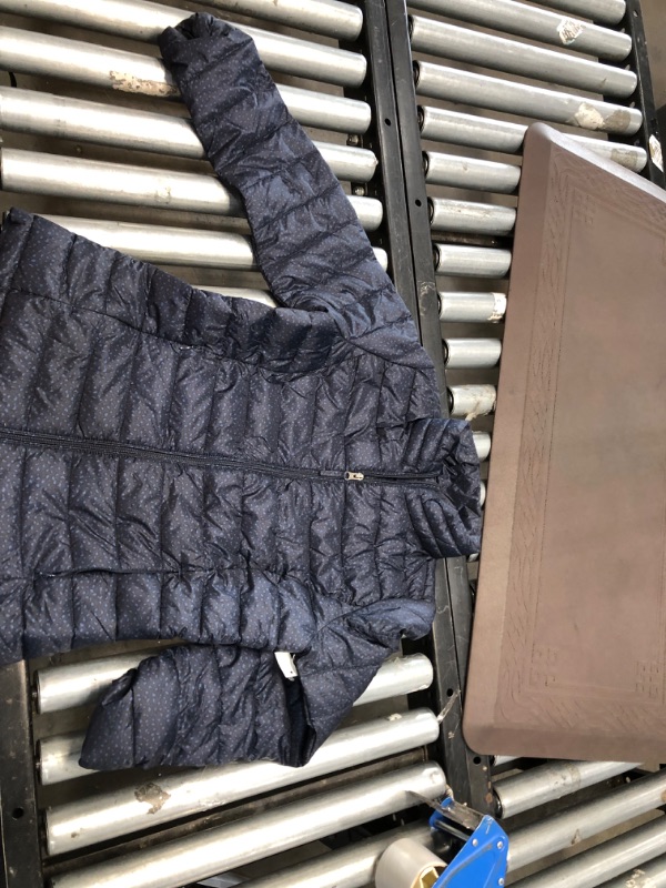 Photo 1 of Amazon Essentials Boys and Toddlers' Lightweight Water-Resistant Packable Puffer Jacket
