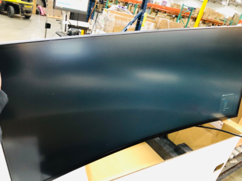 Photo 7 of Alienware Ultrawide Curved Gaming Monitor 38 Inch, 144Hz Refresh Rate, 3840 x 1600 WQHD Display, IPS, NVIDIA G-SYNC Ultimate, 1ms Response Time, 2300R Curvature, VESA Display HDR 600, AW3821DW - White
