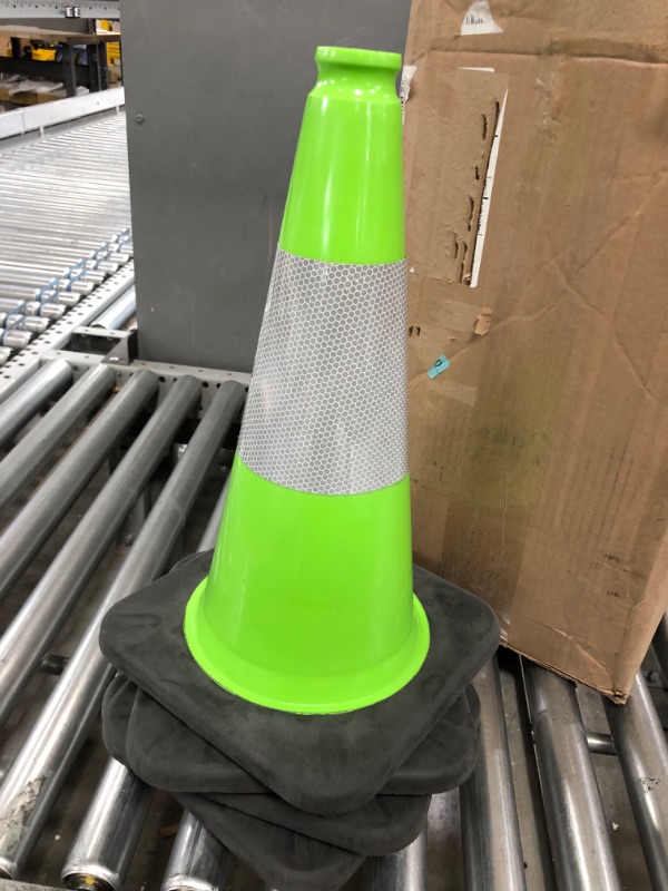 Photo 1 of 4pk green Cones 18"