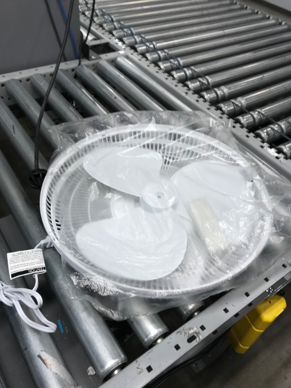 Photo 1 of DAMAGED Black & Decker 16 In. Stand Fan with Remote, White - 16" Diameter - 3 Speed - Durable, Adjustable Height, Tilt Angle, Oscillating, Timer-off Function - 22.8" Height x 17.7" Width x 15.8" Depth - White
**STAND IS BROKEN FROM THE BOTTOM**