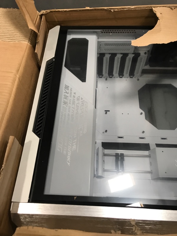 Photo 3 of ASUS ROG Strix Helios GX601 White Edition RGB Mid-Tower Computer Case for ATX/EATX Motherboards with tempered glass, aluminum frame, GPU braces, 420mm radiator support and Aura Sync ROG STRIX Helios White Case