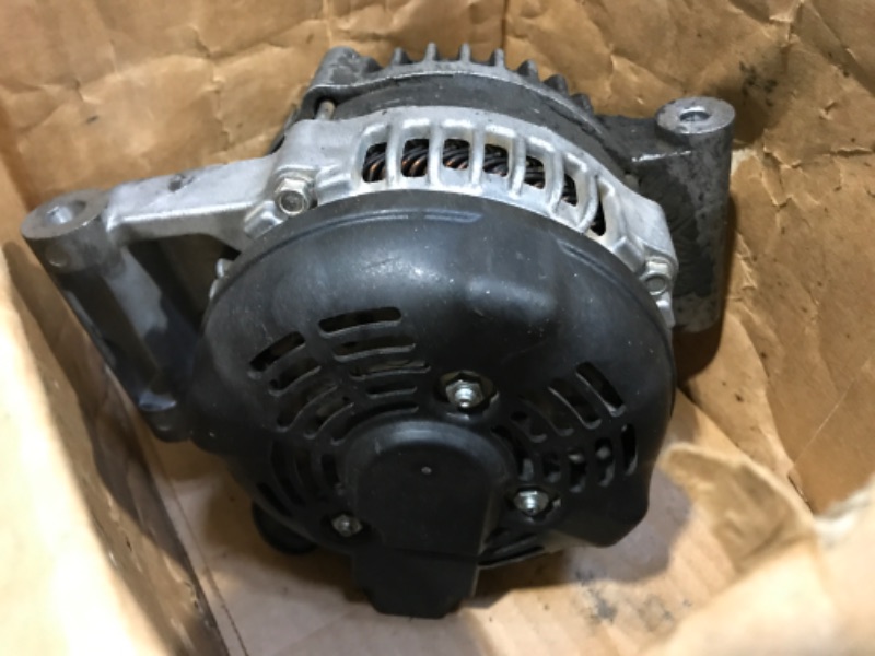 Photo 2 of GM Genuine Parts 84009358 Alternator