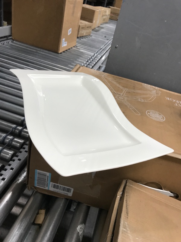 Photo 2 of Villeroy & Boch New Wave Serving Dish, 19.25 in, White
