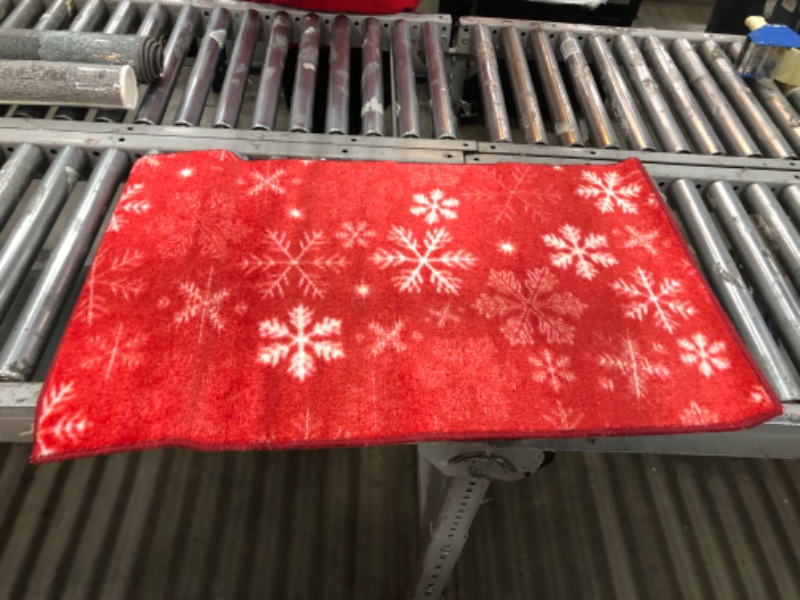 Photo 1 of 39" X 24" ENTRANCE RUG RED SNOWFLAKES