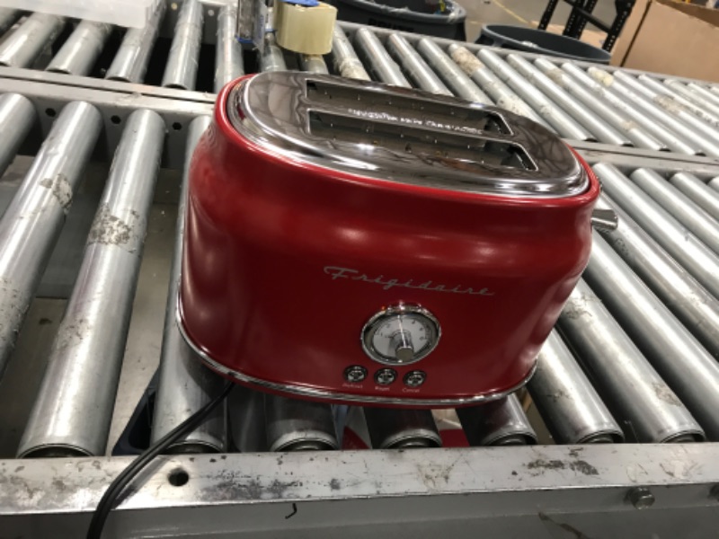 Photo 2 of *NONFUNCTIONAL* Frigidaire ETO102-RED Retro Wide 2-Slice Toaster Perfect for Bread, English Muffins, Bagels, 5 Browning Levels, 900w, RED
