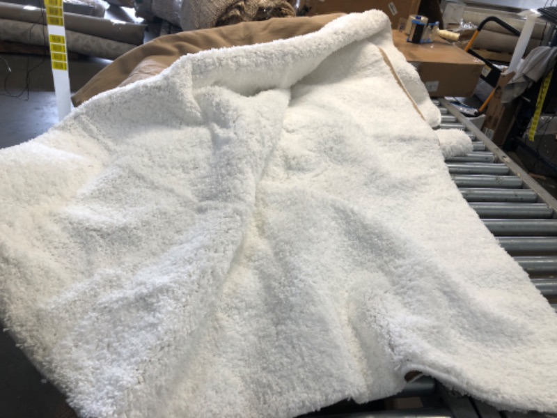 Photo 1 of 9FT X12 FT WHITE FUZZY UG 