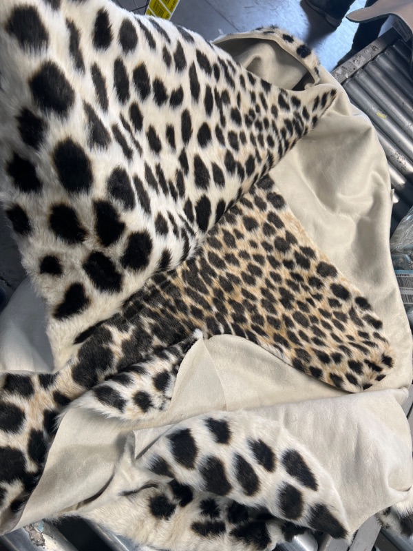 Photo 2 of 5'3"X7'10" Cheetah Loomed Novelty Area Rug - Erin Gates By Momeni