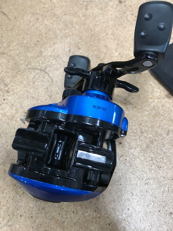 Photo 2 of Abu Garcia BLUEMAX Ship 3 Bait Reel
