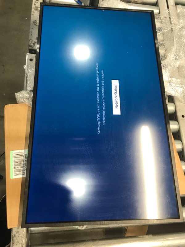 Photo 2 of **MISSING PARTS** SAMSUNG 32-Inch Class QLED Q60A Series - 4K UHD Dual LED Quantum HDR Smart TV with Alexa Built-in (QN32Q60AAFXZA, 2021 Model) 32 in TV Only
