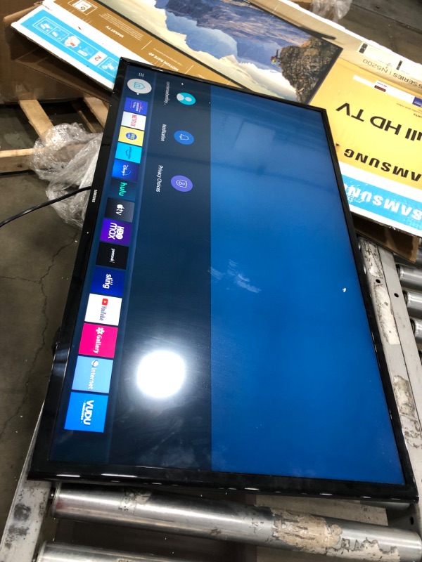 Photo 4 of SAMSUNG 40-inch Class LED Smart FHD TV 1080P (UN40N5200AFXZA, 2019 Model)
