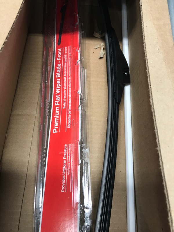 Photo 2 of Motorcraft - Prem Flat Blade 24 Inch (WW2401PF)