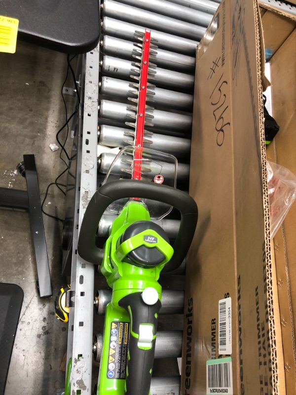 Photo 2 of **** USED ****
Greenworks 24V 22" Cordless Laser Cut Hedge Trimmer, 4.0Ah USB Battery and Charger Included
