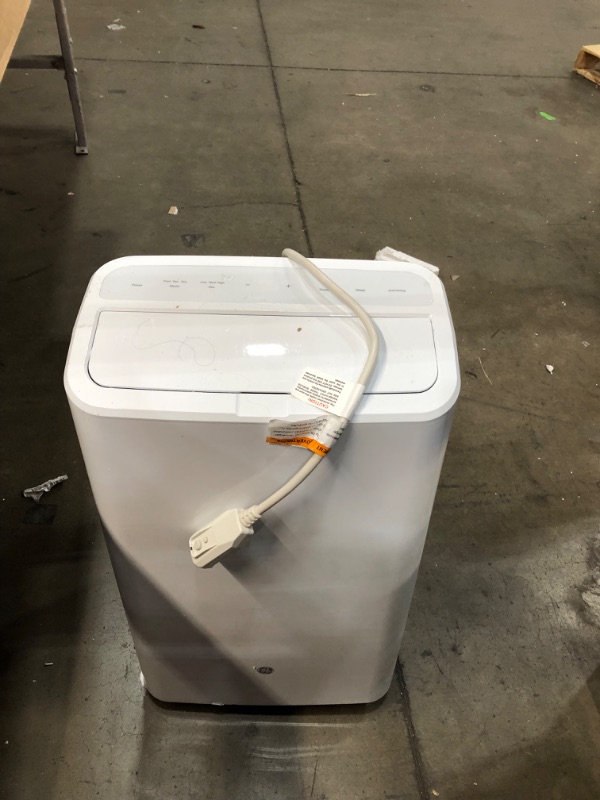 Photo 3 of **USED-MISSING WHEEL**
GE 8000-BTU Doe (12000-BTU Ashrae) 115-Volt White Portable Air Conditioner | APCD08JASW