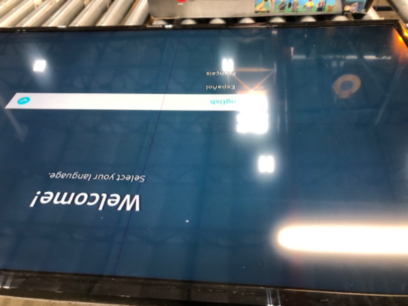 Photo 3 of **LINES ON SCREEN**SAMSUNG 40-inch Class LED Smart FHD TV 1080P (UN40N5200AFXZA, 2019 Model)

