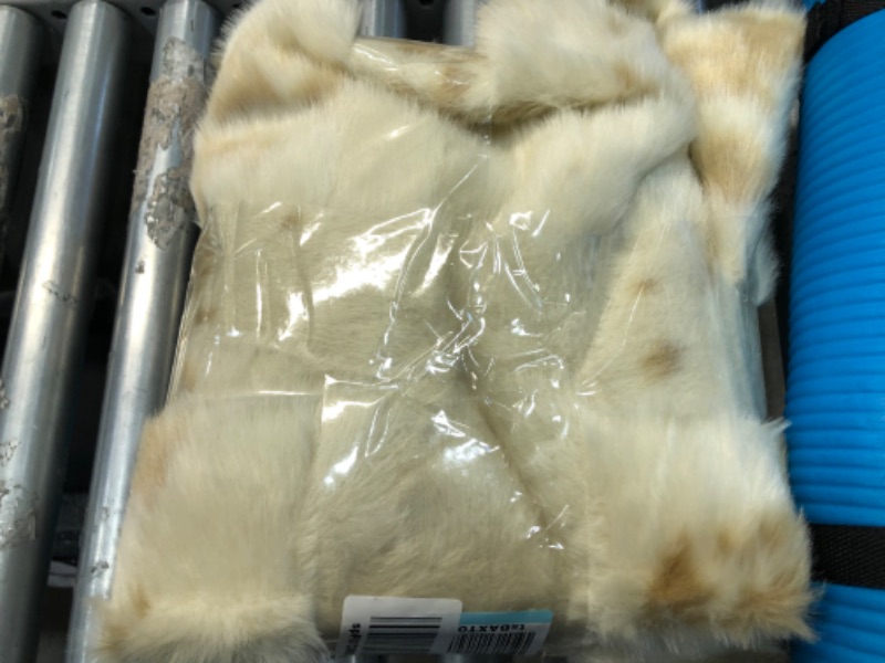 Photo 3 of **used**
 nuLOOM Marcia Machine Washable Faux Cowhide Area Rug, 5' x 6' 7", Off-White 5' x 6' 7" Off-white