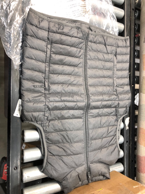 Photo 1 of Amazon Essentials Men's Lightweight Water-Resistant Packable Puffer Vest Medium Charcoal Heather