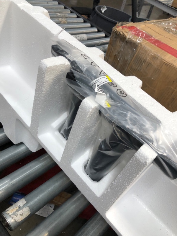 Photo 1 of PARTS ONLY POWERS ON BUT DOES NOT DISPLAY SCREEN DOES NOT LOOK DAMAGED 
SAMSUNG 55-Inch Class QLED 4K LS03B Series The Frame Quantum HDR, Art Mode, Anti-Reflection Matte Display Screen, Slim Fit Wall Mount Included, Smart TV with Alexa Built-In (QN55LS03B