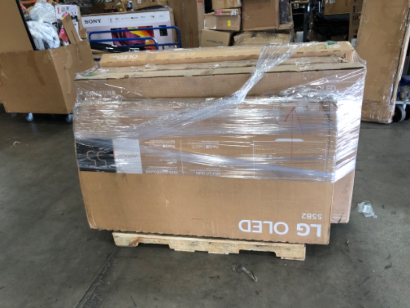 Photo 1 of NON REFUNDABLE NO RETURNS
PALLET OF DAMAGED TV'S 
5 items
accessories not included