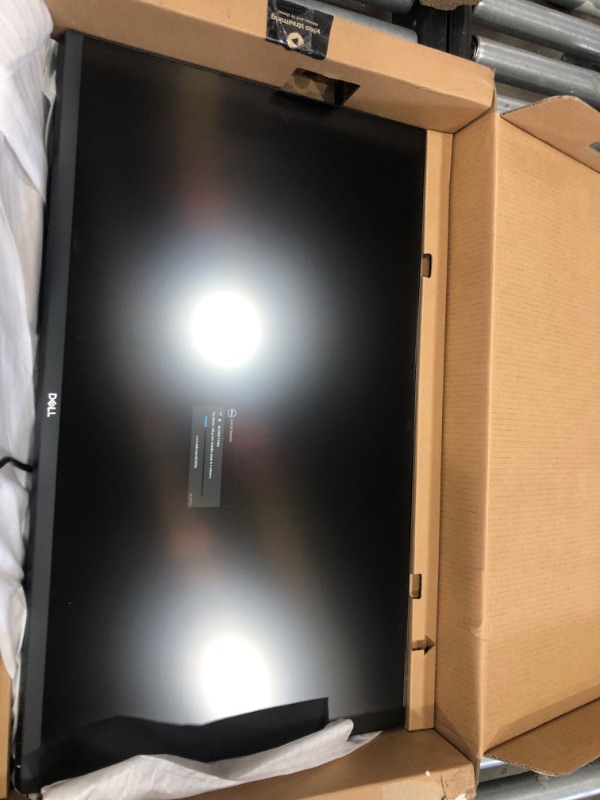 Photo 3 of Dell 32 Inch 4K Monitor, UHD (3840 x 2160), 60Hz, Dual HDMI 2.0, DisplayPort 1.2, 4ms Gray-to-Gray in Extreme Mode, 1.07 Billion Colors, SE3223Q - Black