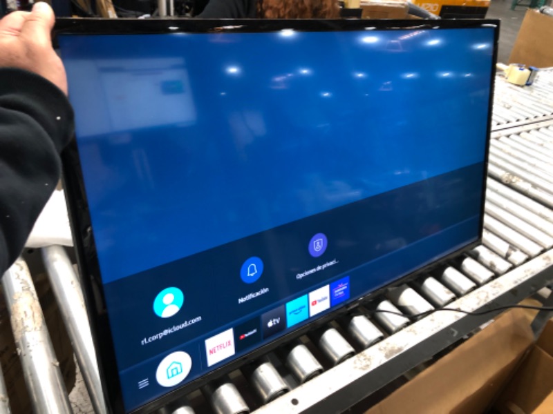 Photo 3 of SAMSUNG 40-inch Class LED Smart FHD TV 1080P (UN40N5200AFXZA, 2019 Model)
