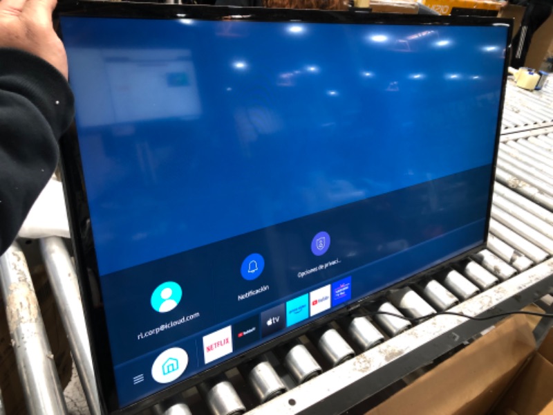 Photo 6 of SAMSUNG 40-inch Class LED Smart FHD TV 1080P (UN40N5200AFXZA, 2019 Model)
