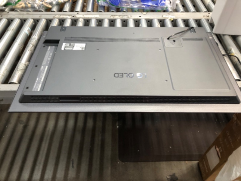 Photo 5 of LG OLED42C2PUA 42" 4K Ultra High Definition OLED Smart TV C2P Series (2022)
