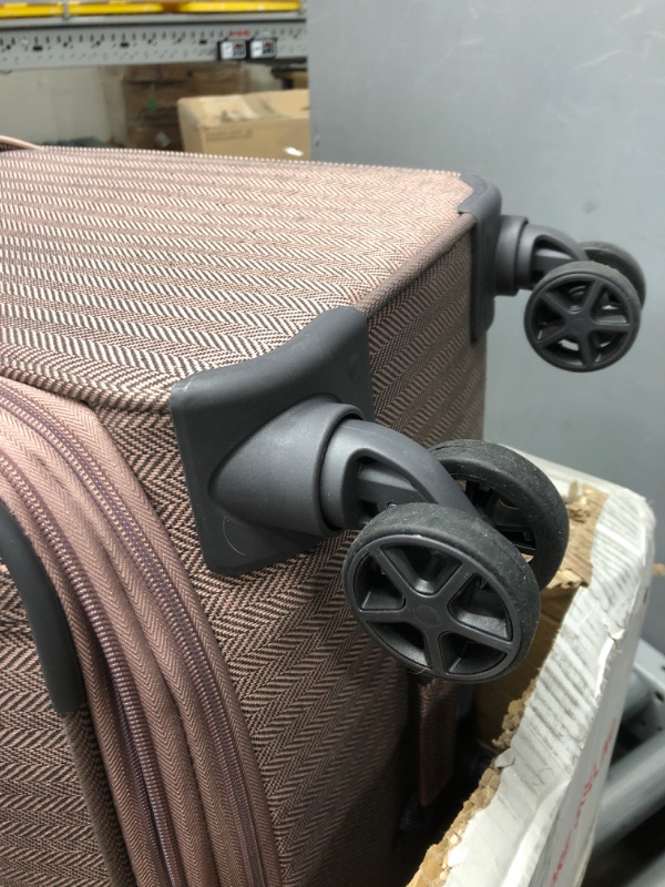 Photo 5 of LONDON FOG Newcastle Softside Expandable Spinner Luggage, Rose Charcoal Herringbone, 4 Piece Set
