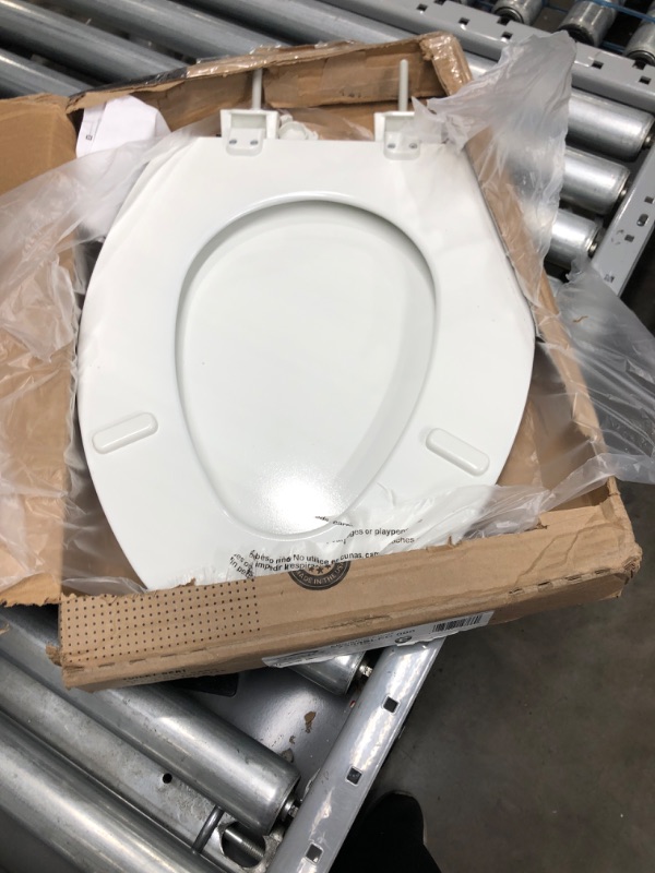 Photo 2 of ***SEE NOTES*** BEMIS 7300SLEC 000 Toilet Seat will Slow Close and Removes Easy for Cleaning, ELONGATED, White 1 Pack Elongated White