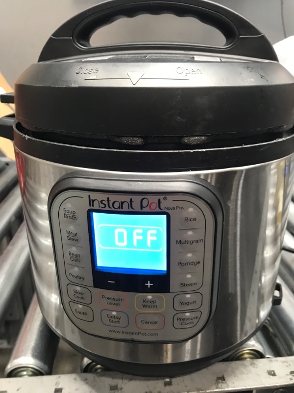 Photo 1 of Instant Pot 8qt Duo Pressure Cooker