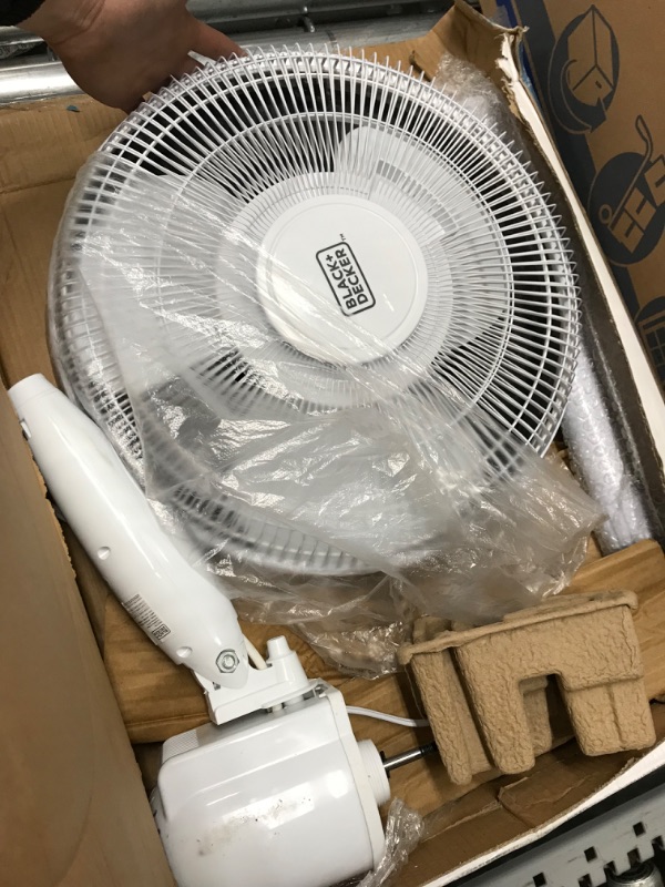 Photo 3 of BLACK+DECKER 16" Stand Fan, White
