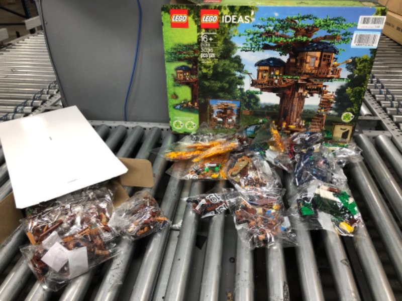 Photo 2 of LEGO Ideas Tree House 21318