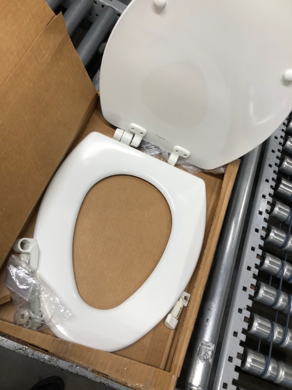 Photo 2 of **DAMAGED ITEM, PARTS ONLY!!!
MAYFAIR 1843SLOW 000 Lannon Toilet Seat will Slow Close and Never Loosen, ELONGATED, Durable Enameled Wood, White White 1 Pack Elongated Toilet Seat