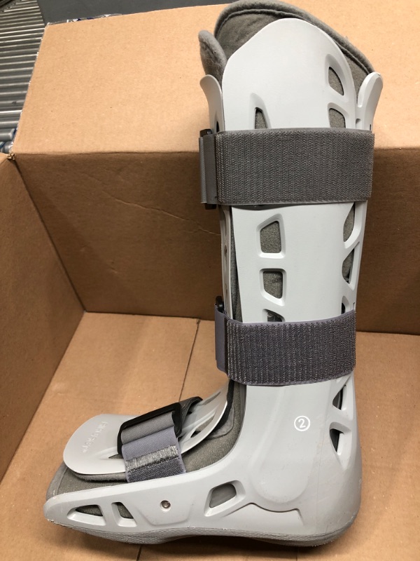 Photo 4 of *Minor cosmetic damage/see photos* Aircast AirSelect Walker Brace/Walking Boot (Elite, Short and Standard)
