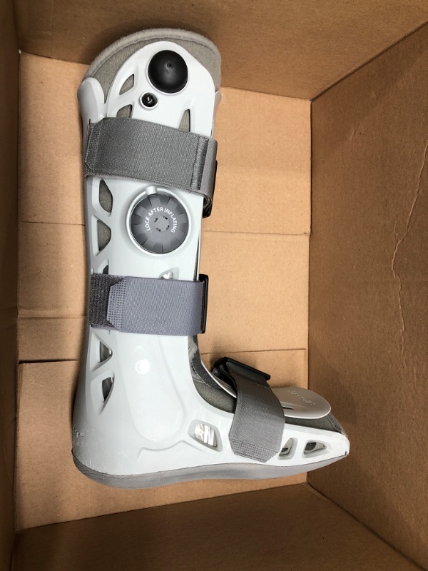 Photo 2 of *Minor cosmetic damage/see photos* Aircast AirSelect Walker Brace/Walking Boot (Elite, Short and Standard)
