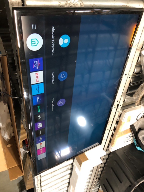 Photo 3 of SAMSUNG 40-inch Class LED Smart FHD TV 1080P (UN40N5200AFXZA, 2019 Model)
