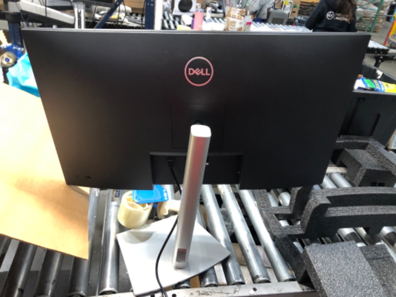 Photo 6 of Dell 32 Monitor - P3222QE - 4K Resolution, IPS Technology USB-C Hub Monitor
