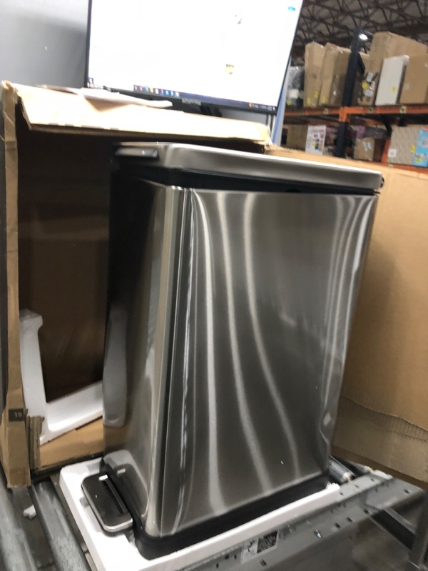 Photo 2 of ***LID IS STUCK, FOOT PEDAL DOESN'T WORK****
Home Zone Living 12 Gallon Kitchen Trash Can, Slim Body Stainless Steel Design, 45 Liter Capacity, Silver