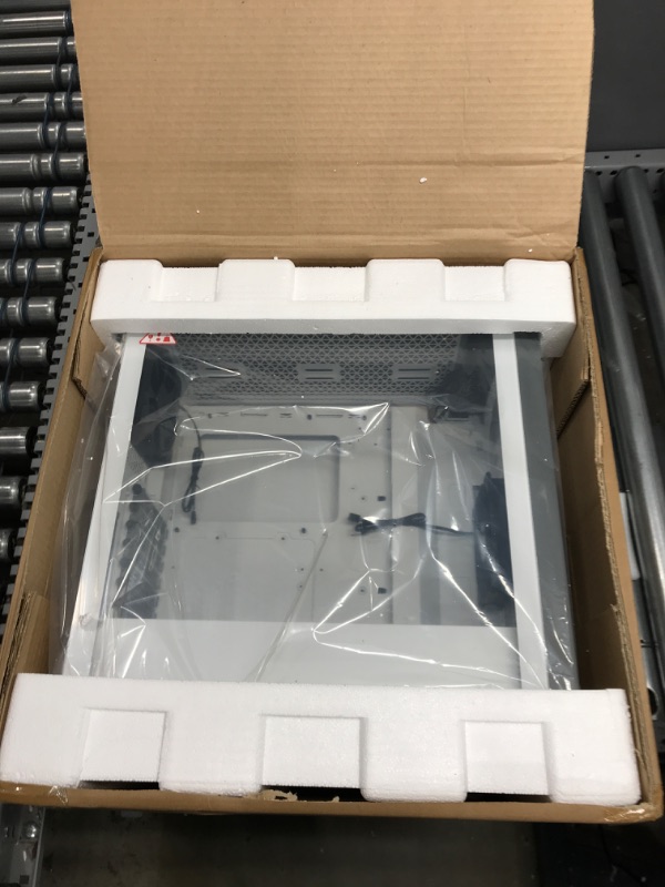 Photo 2 of Corsair 4000D Airflow White Steel / Plastic / Tempered Glass ATX Mid Tower Computer Case